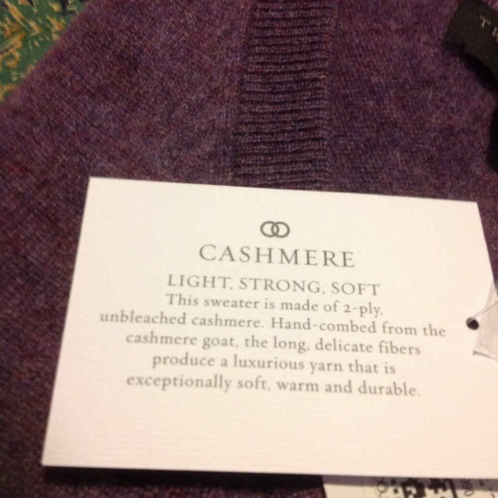 Bloomingdale's Men's Light Weight Purple Cashmere Sweater - Large -New With Tags